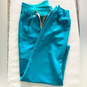 FIGS Woman’s Zamora Jogger Scrub